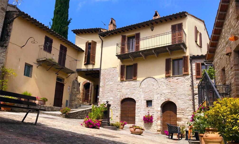 Hotel La Piazzetta Del Borgo à Todi Extérieur photo