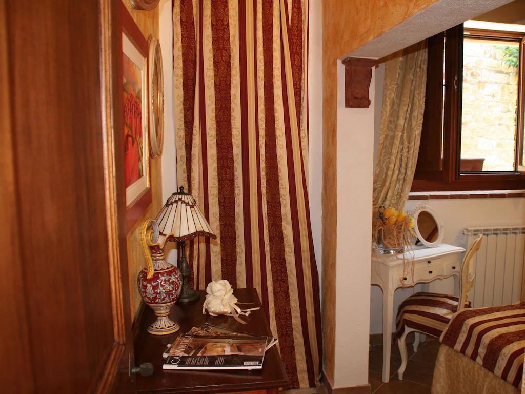 Hotel La Piazzetta Del Borgo à Todi Chambre photo