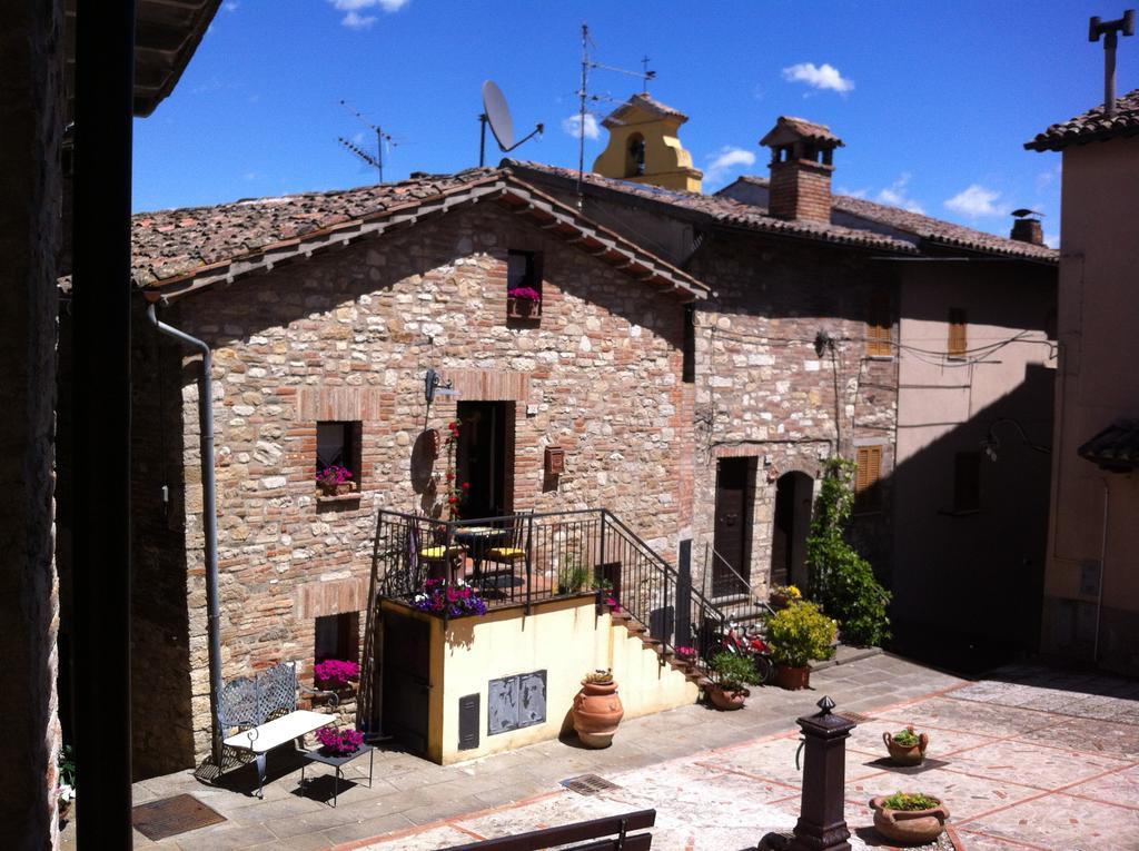 Hotel La Piazzetta Del Borgo à Todi Extérieur photo